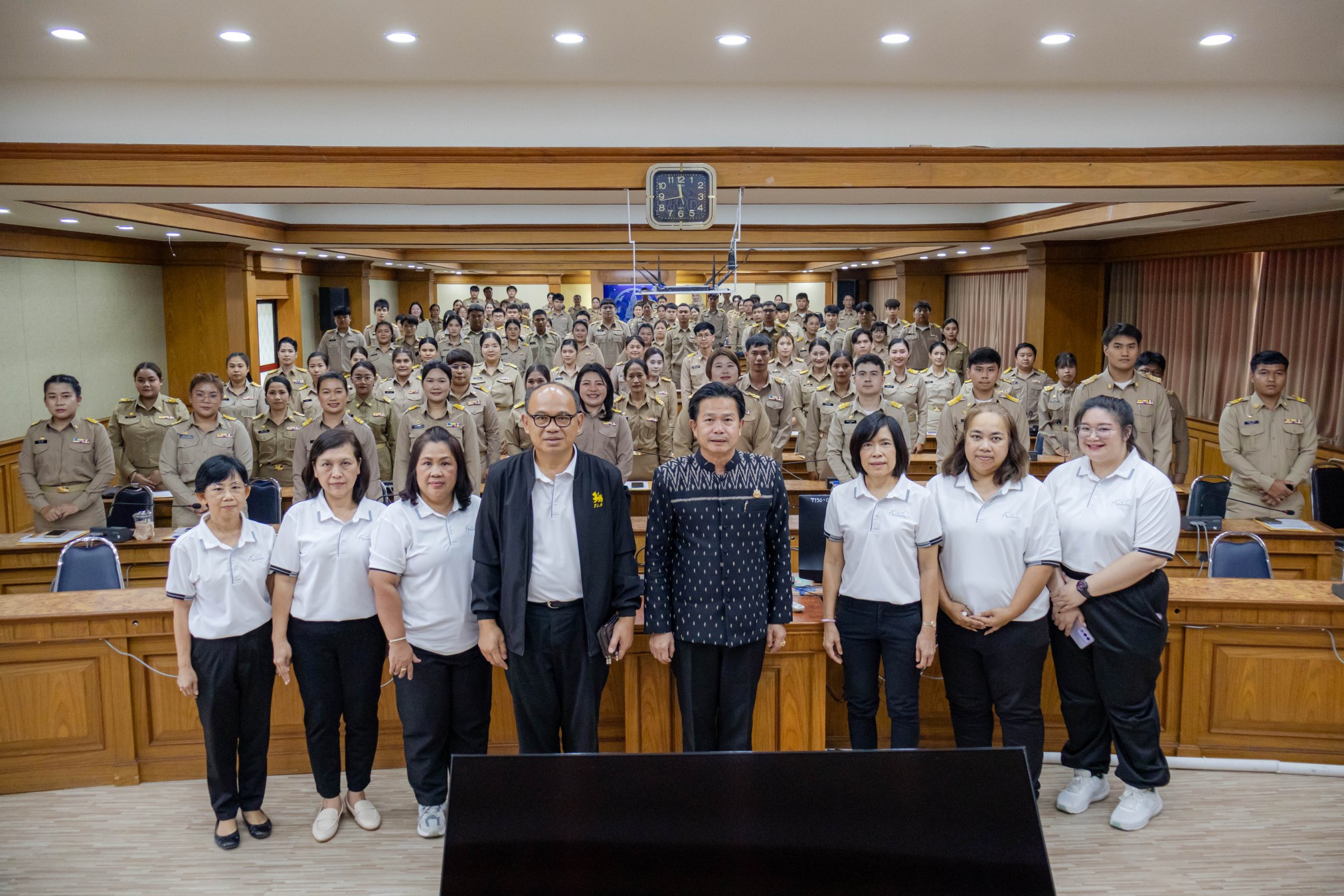 ผู้ว่าฯ พิษณุโลก ให้โอวาทข้าราชการและพนักงานส่วนท้องถิ่นบรรจุใหม่ 115 ราย เน้นย้ำให้ตระหนักถึงบทบาทหน้าที่ของการเป็นข้าราชการที่ดี เพื่อประโยชน์สุขของประชาชน