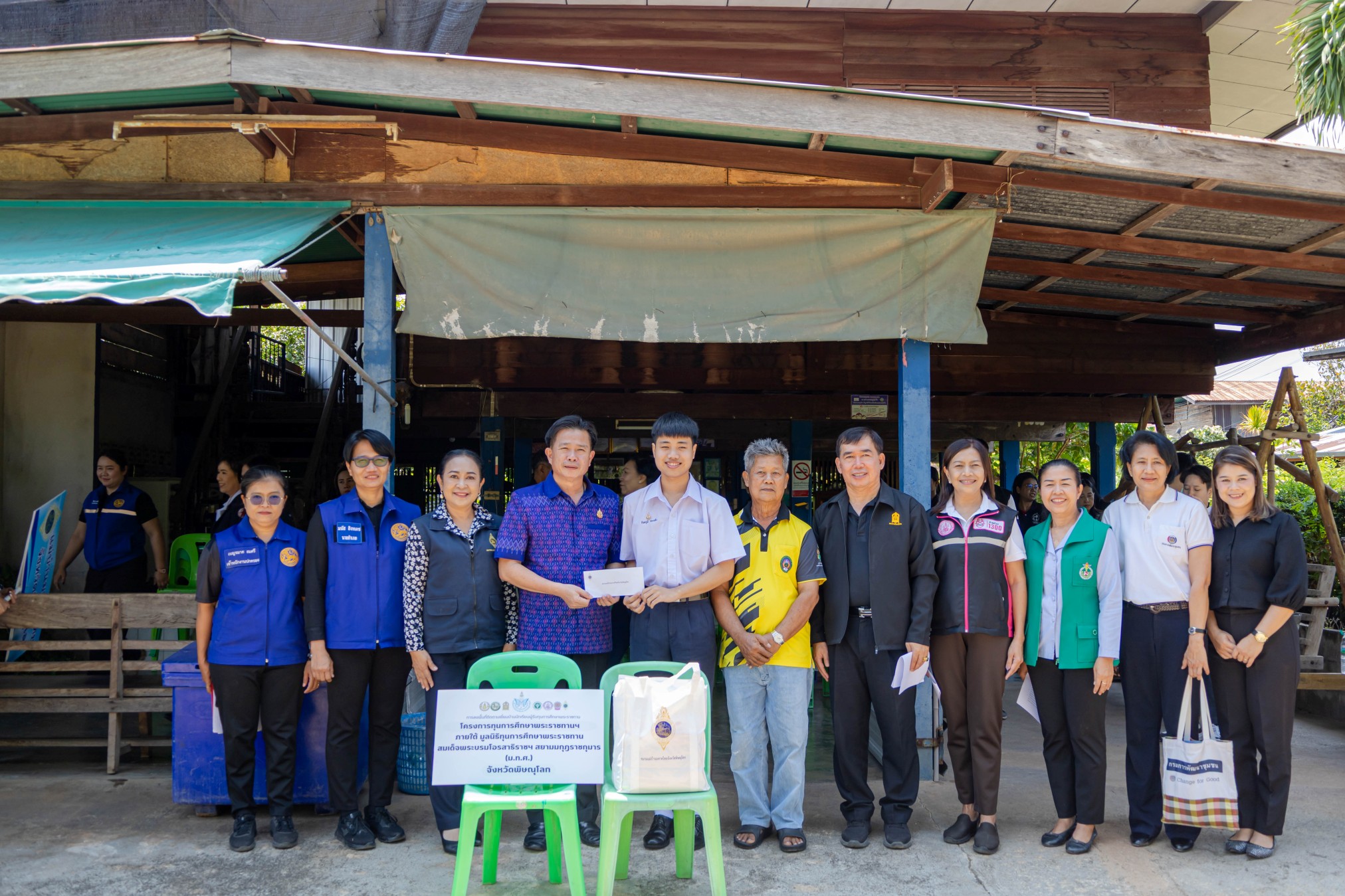 จังหวัดพิษณุโลก ลงพื้นที่ติดตามตรวจเยี่ยมบ้านนักเรียนทุนการศึกษาพระราชทาน ประจำปี 2569 ในพื้นที่อำเภอเนินมะปราง