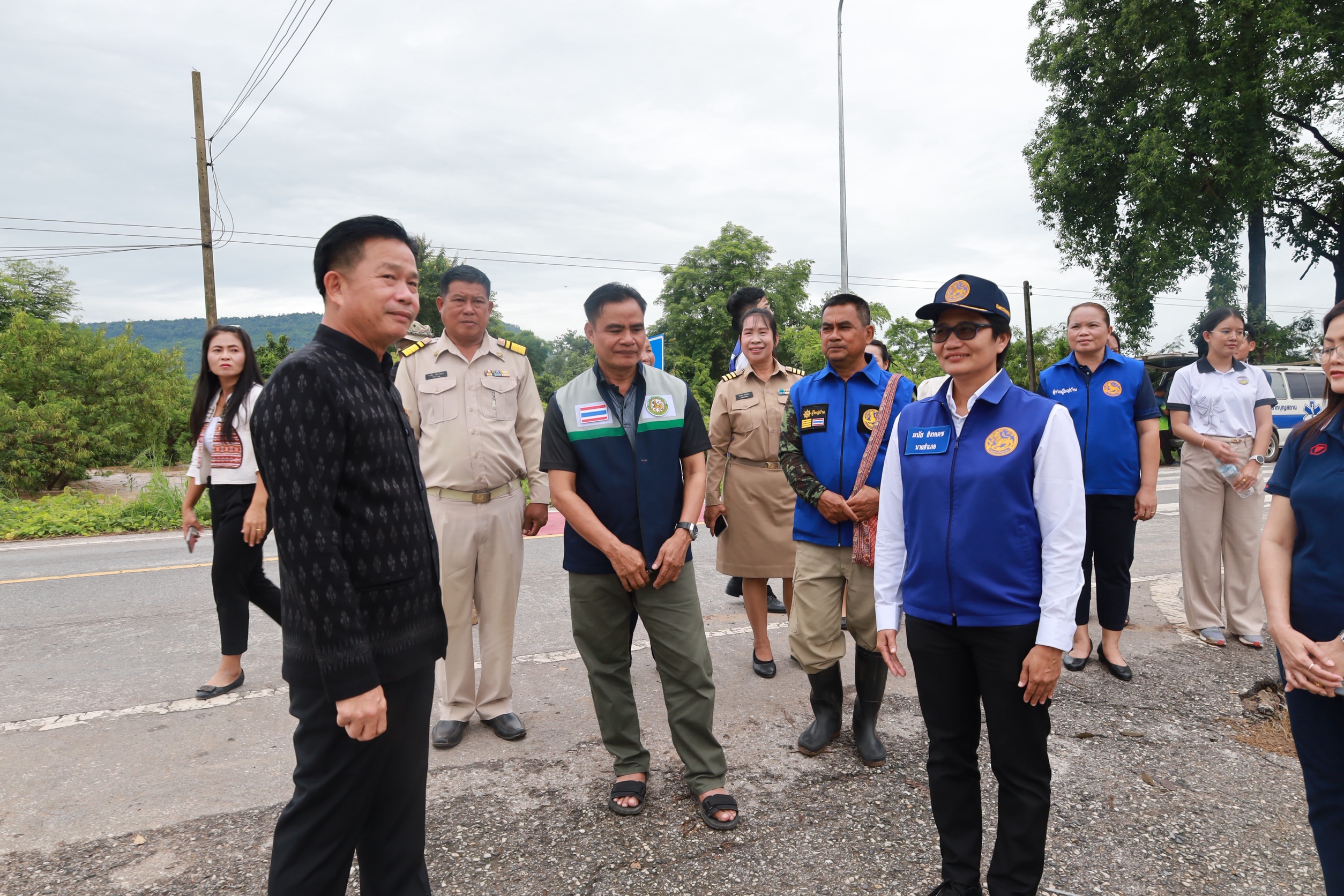 ผู้ว่าฯ พิษณุโลก ลงพื้นที่เนินมะปราง ติดตามสถานการณ์น้ำคลองชมพู กำชับเร่งช่วยเหลือประชาชนและกลุ่มเปราะบาง