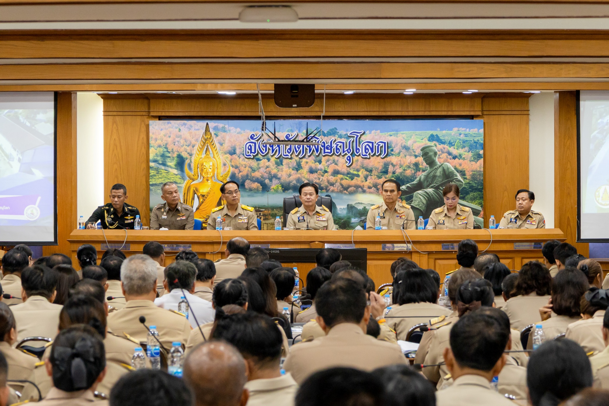 จังหวัดพิษณุโลก จัดประชุมคณะกรมการจังหวัดและหัวหน้าส่วนราชการ ประจำเดือนสิงหาคม 2569 เร่งรัดติดตามงานสำคัญ พร้อมมอบรางวัลเชิดชูเกียรติแก่ผู้ทำคุณประโยชน์