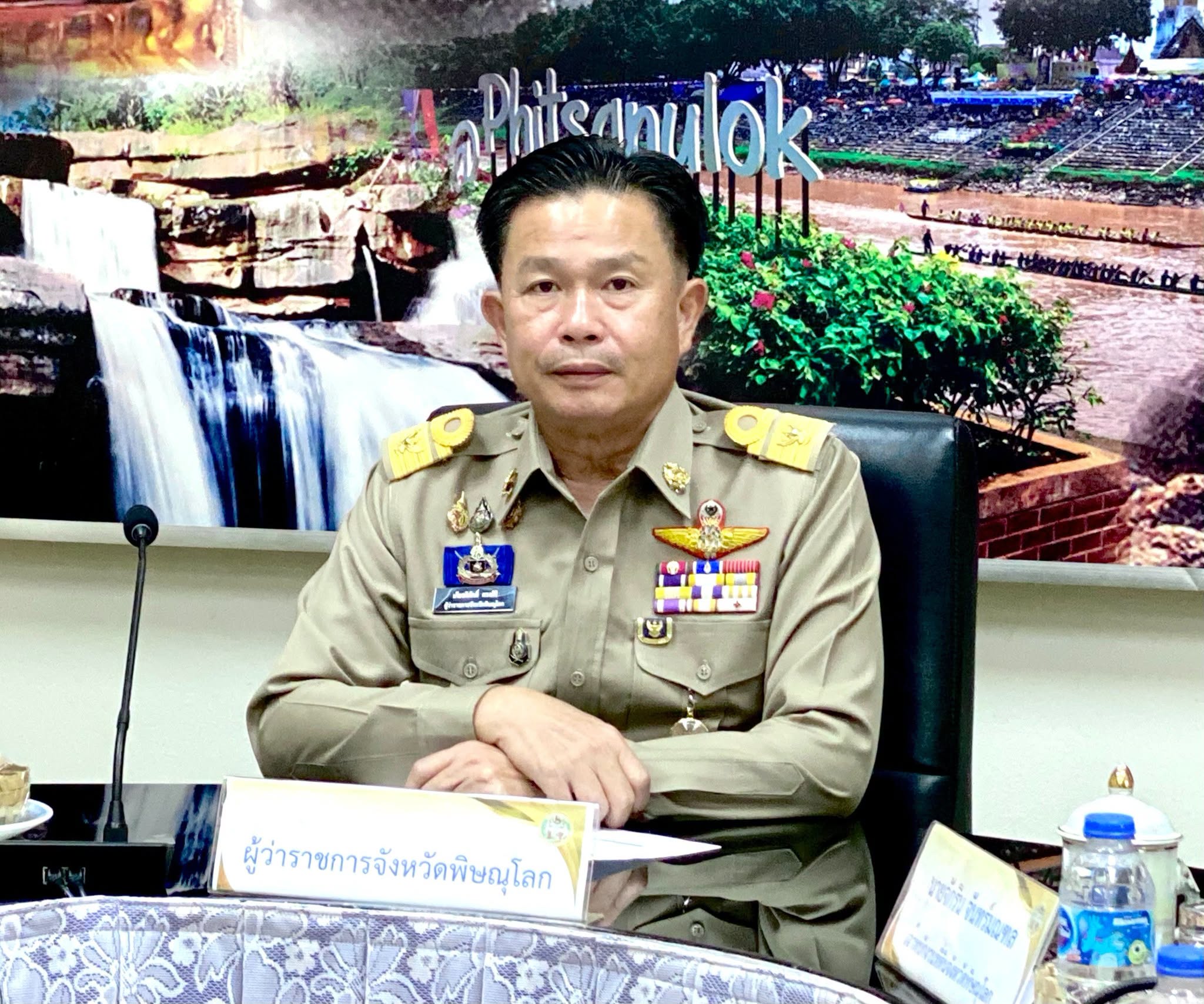 จังหวัดพิษณุโลก ร่วมการแถลงข่าวและรับมอบนโยบาย &ldquo;เปิดปฏิบัติการปราบนอมินี บังคับจําหน่ายและตรวจสอบ การถือครองที่ดินกลุ่มเสี่ยง ปกป้องผลประโยชน์ชาติ&rdquo; ผ่านระบบการประชุมทางไกลผ่านจอภาพ (Zoom Cloud Meeting) เพื่อให้การบังคับใช้กฎหมายเป็นไปอย่างมีประสิทธิภาพและคุ้มครองผลประโยชน์ ของประเทศและประชาชน