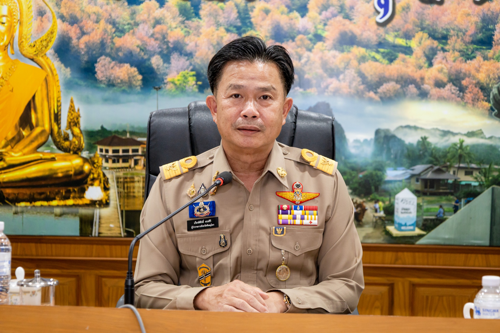 ผู้ว่าฯ พิษณุโลก ประชุมมอบหมายภารกิจเตรียมจัดพิธีถวายดอกไม้จันทน์ภาคประชาชนและพิธีบำเพ็ญกุศลเถ้าดอกไม้จันทน์ ในงานพระราชพิธีถวายพระเพลิงพระบรมศพสมเด็จพระบรมราชชนนีพันปีหลวง