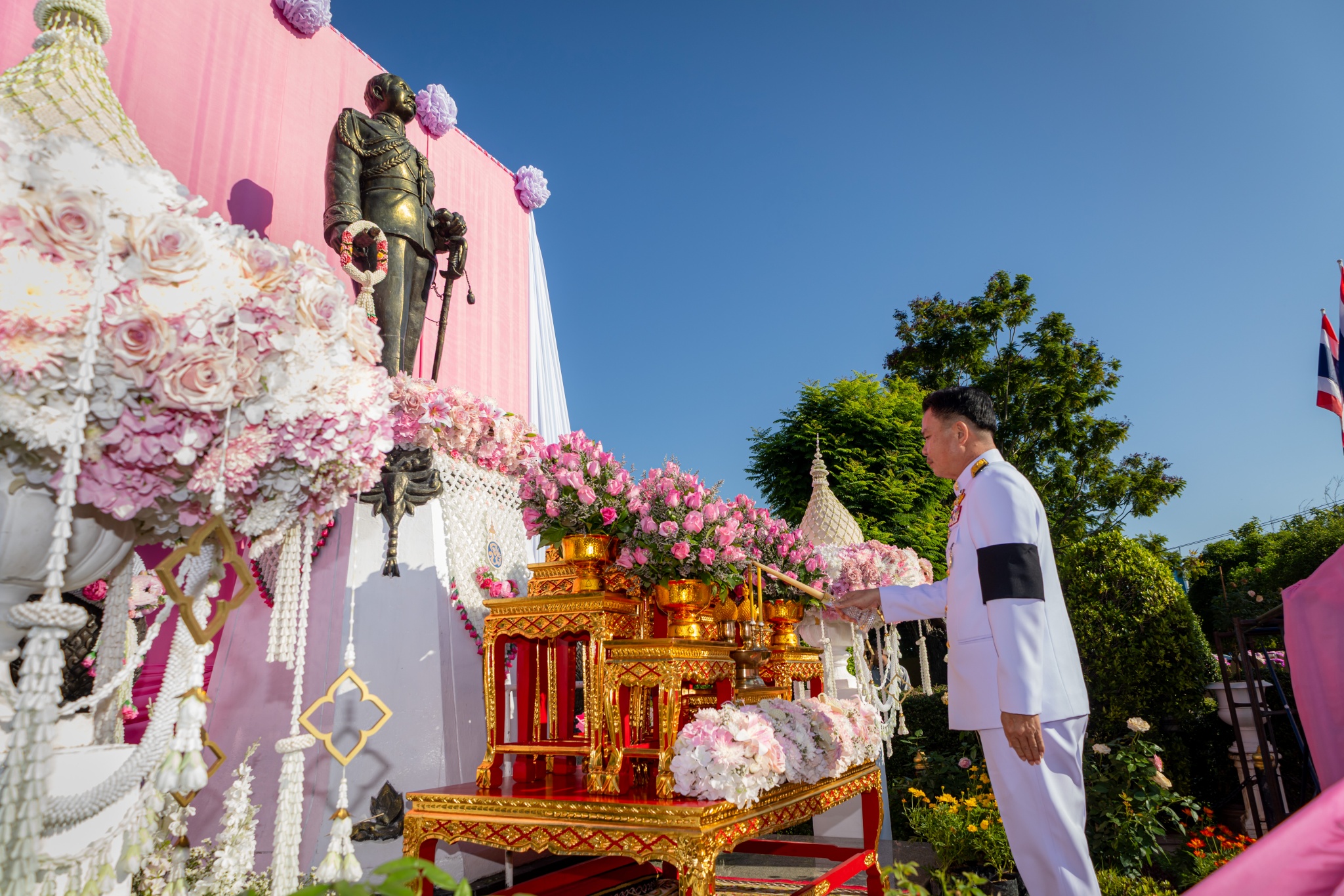 ผู้ว่าฯ พิษณุโลก นำทุกภาคส่วนร่วมวางพวงมาลา น้อมรำลึกในพระมหากรุณาธิคุณ เนื่องในวันปิยมหาราช 23 ตุลาคม