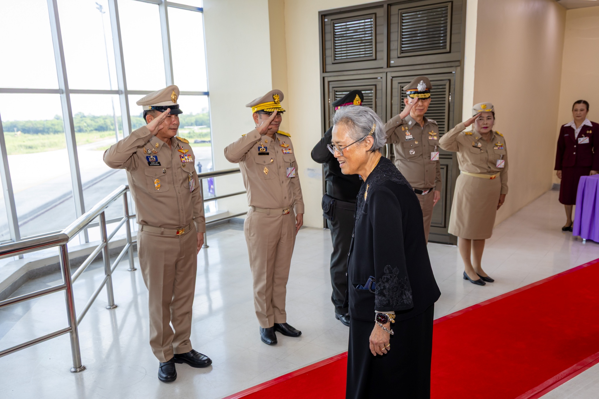 กรมสมเด็จพระเทพรัตนราชสุดาฯ สยามบรมราชกุมารี เสด็จฯ กลับจากจังหวัดกำแพงเพชร โดยประทับเครื่องบินพระที่นั่ง ณ ท่าอากาศยานพิษณุโลก