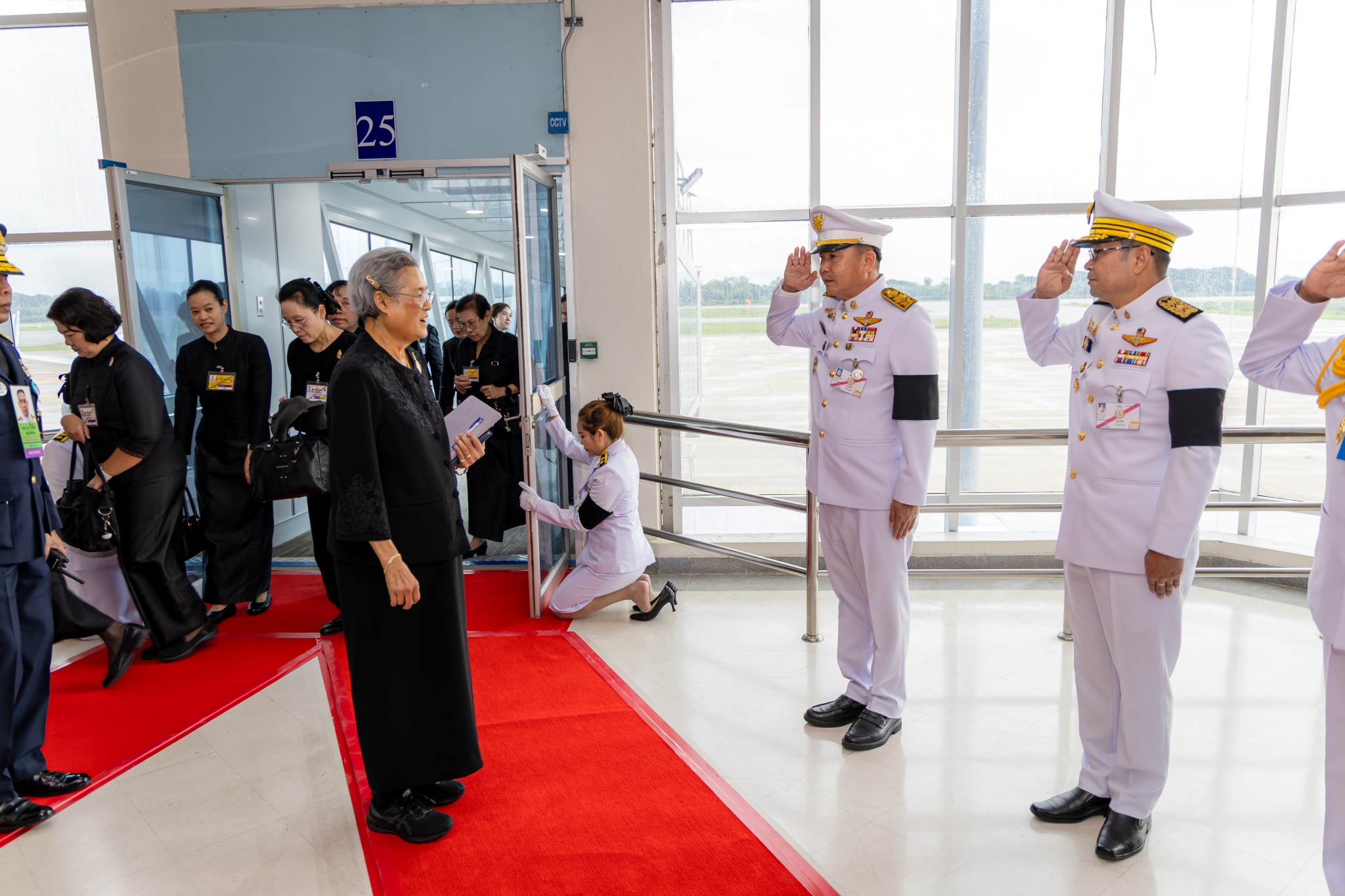 กรมสมเด็จพระเทพรัตนราชสุดาฯ สยามบรมราชกุมารี เสด็จฯ ถึงท่าอากาศยานพิษณุโลก ก่อนประทับเฮลิคอปเตอร์พระที่นั่งไปยังจังหวัดกำแพงเพชร